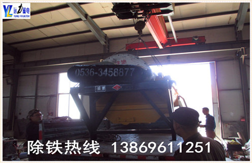 2.宅男视频下载磁电专业生产各种设备 宅男视频色版,湿式磁选机,赤铁矿磁选机,褐铁矿磁选机,镜铁矿磁选机,锰矿磁选机等.拥有精良的加工设备,雄厚的科研力量,先进的工艺编排和现代化的管理,是磁选机设备定点生产企业.宅男视频下载为客户提供优质的售前技术服务,认真介绍各种设备的技术特点.要求及用途,为客户提供详尽的设备配置和合理的报价,在保证质量的前提下尽量降低客户的投资成本.我厂有各类小型磁选机试验设备,可为用户免费做选矿试验.